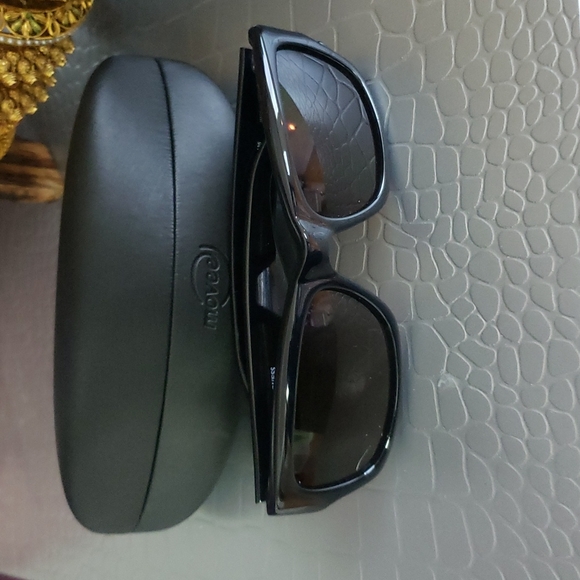 Guess Sun glasses 🕶 - Picture 8 of 8